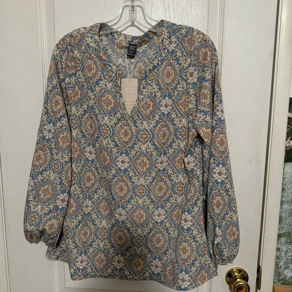 🔥NWT Emery Rose blouse